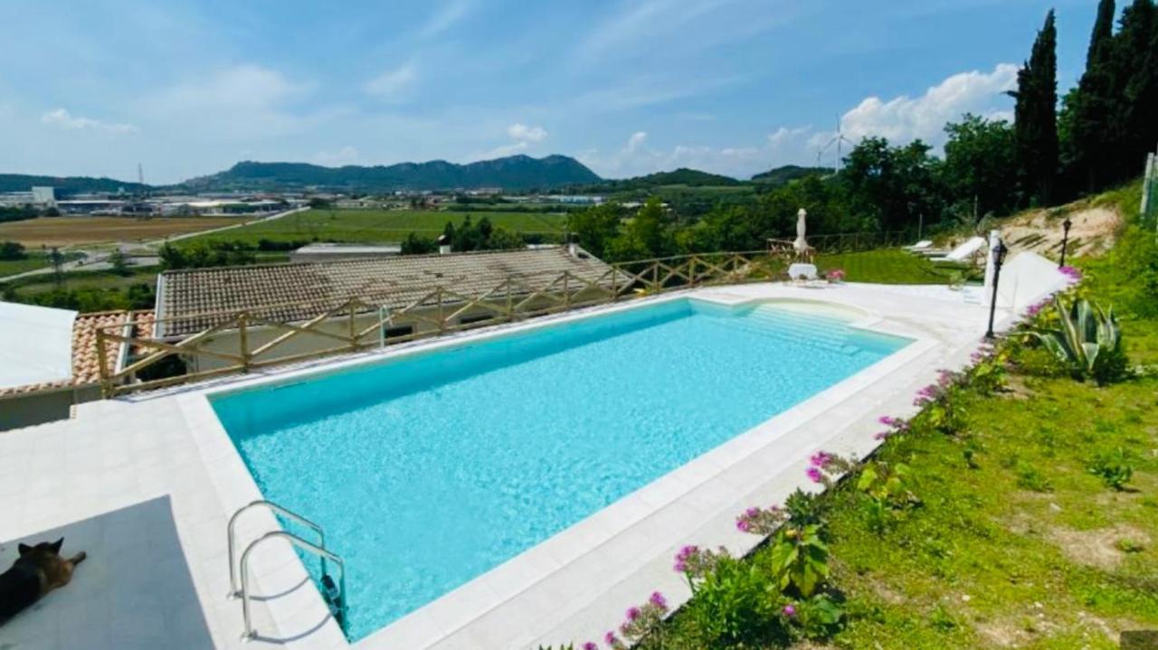 Villa Poggio Ulivo Pool-Apartments Rivoli Veronese Eksteriør billede