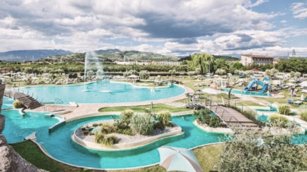 Villa Poggio Ulivo Pool-Apartments Rivoli Veronese Eksteriør billede