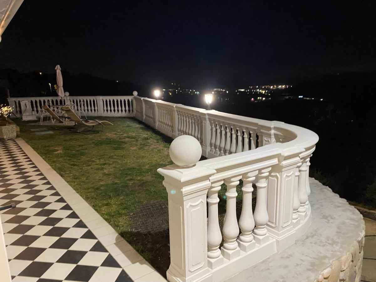 Villa Poggio Ulivo Pool-Apartments Rivoli Veronese Eksteriør billede