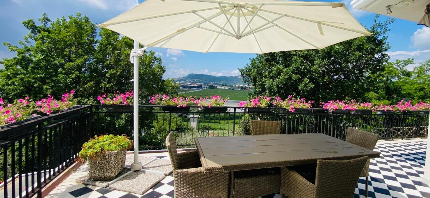 Villa Poggio Ulivo Pool-Apartments Rivoli Veronese Eksteriør billede