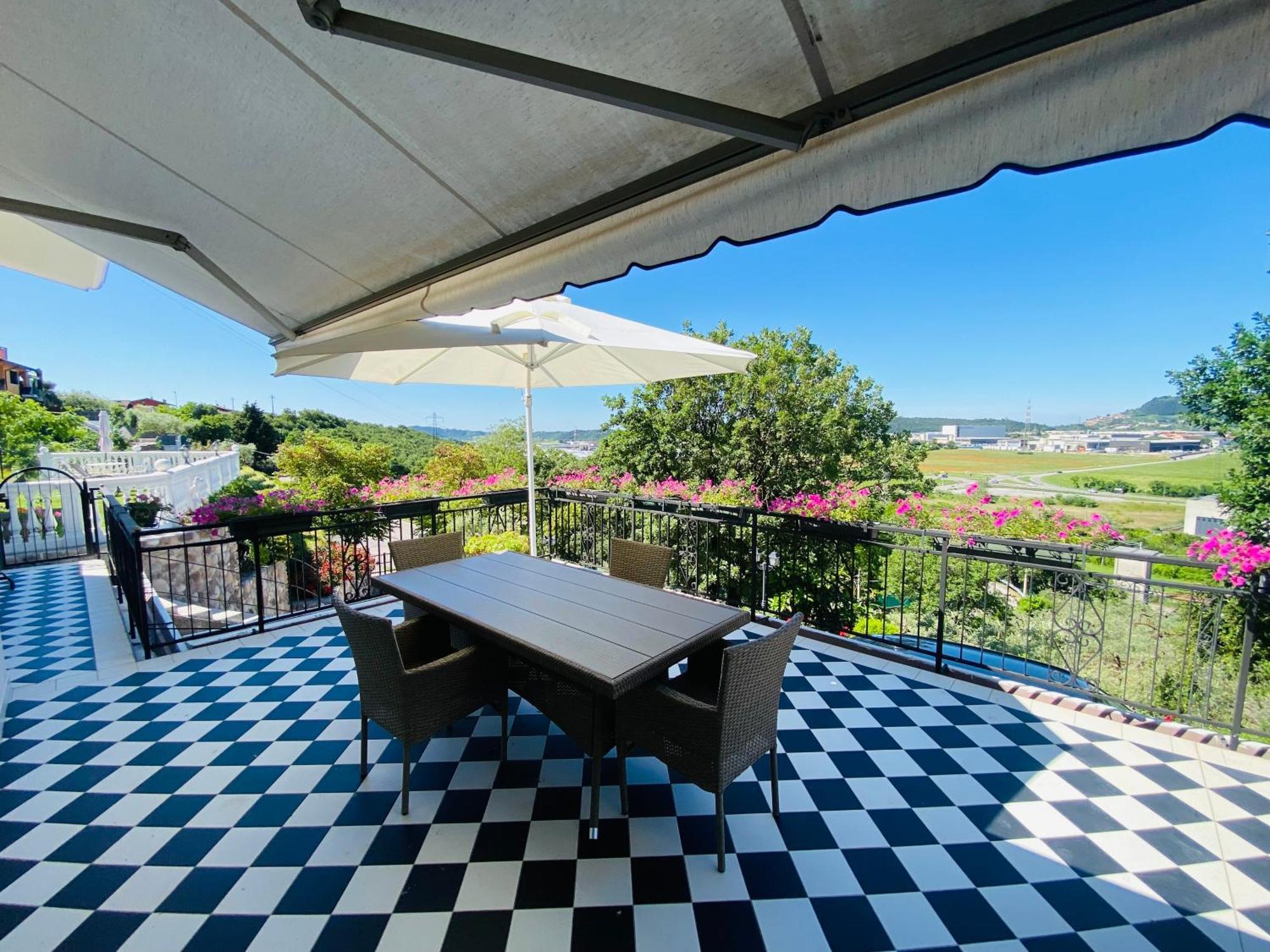 Villa Poggio Ulivo Pool-Apartments Rivoli Veronese Eksteriør billede