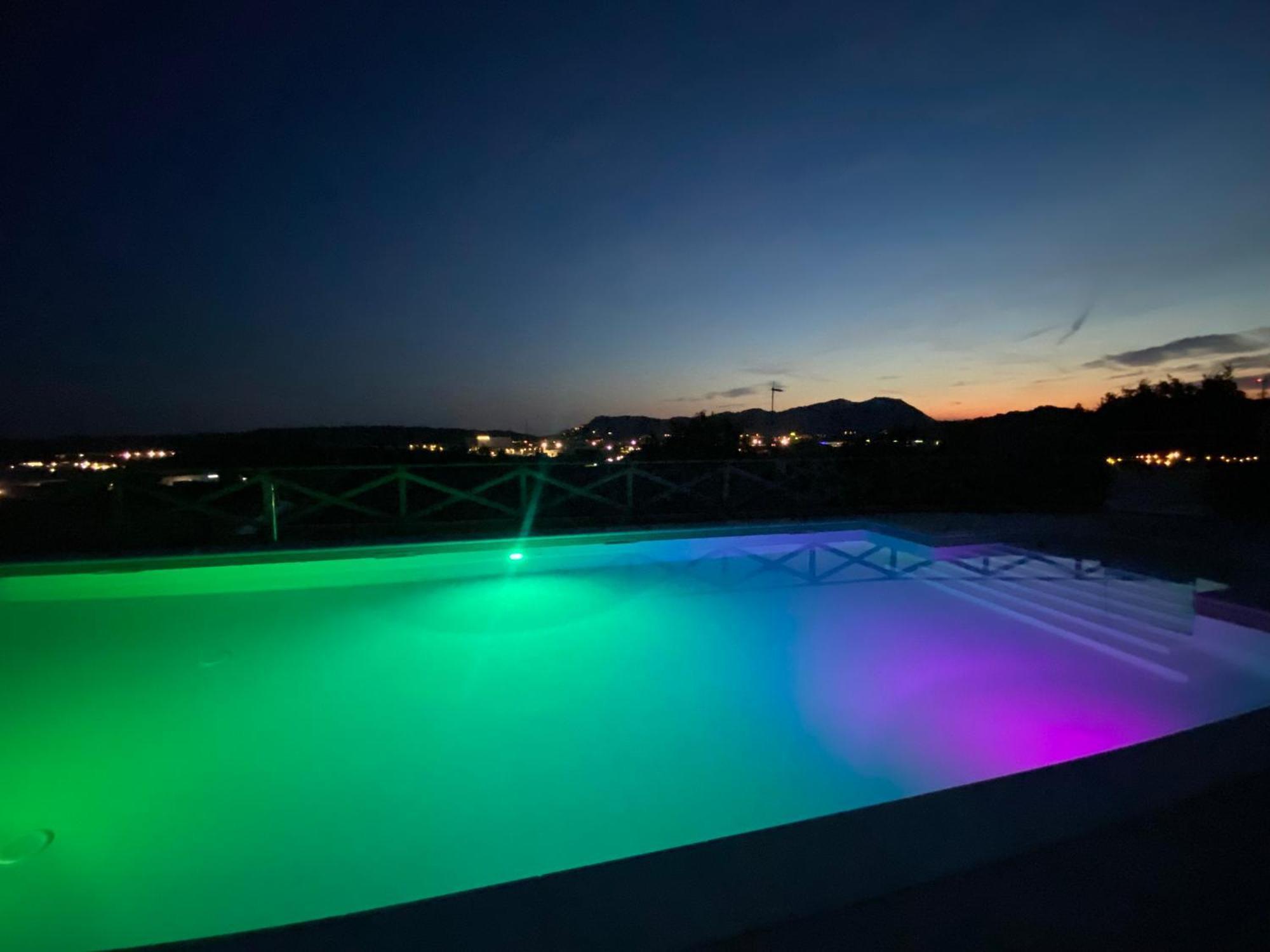 Villa Poggio Ulivo Pool-Apartments Rivoli Veronese Eksteriør billede