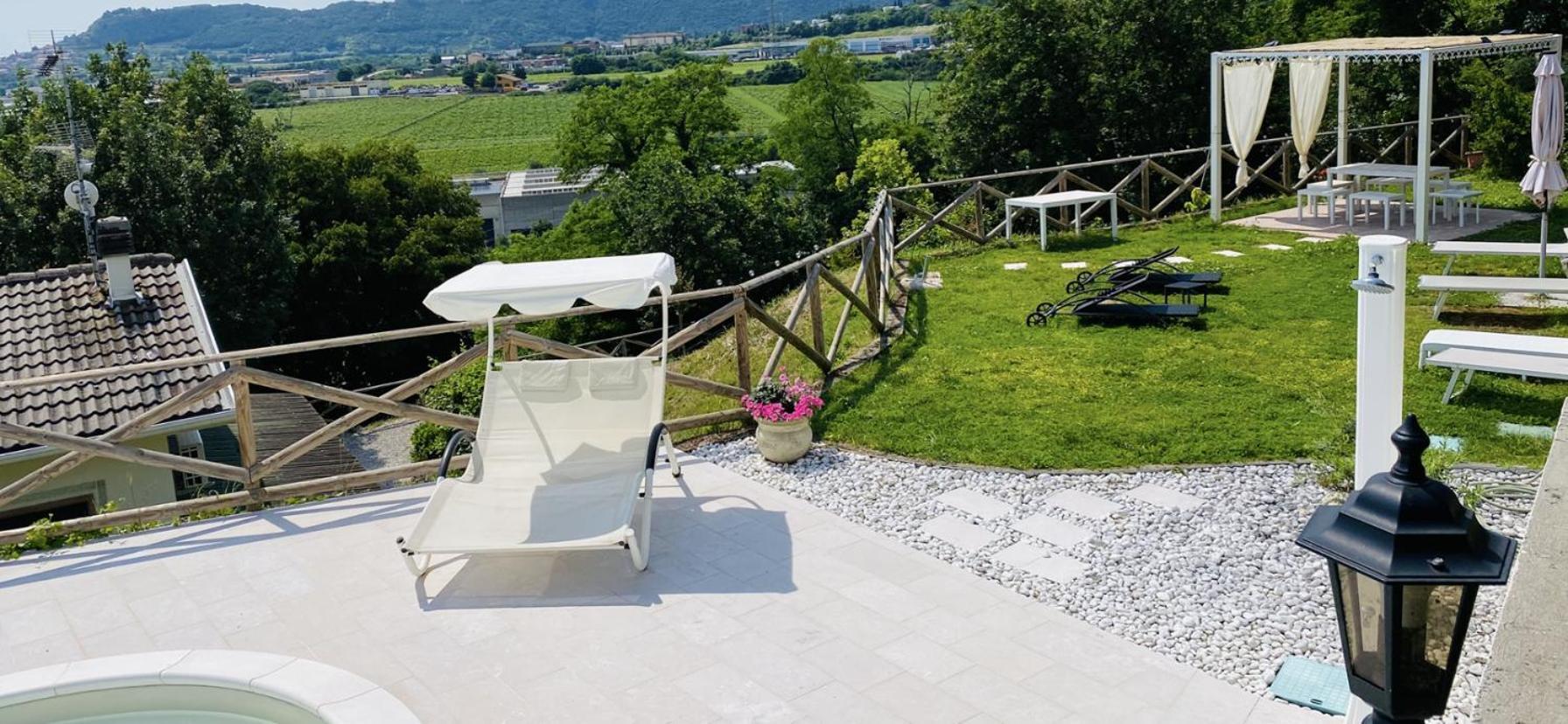 Villa Poggio Ulivo Pool-Apartments Rivoli Veronese Eksteriør billede